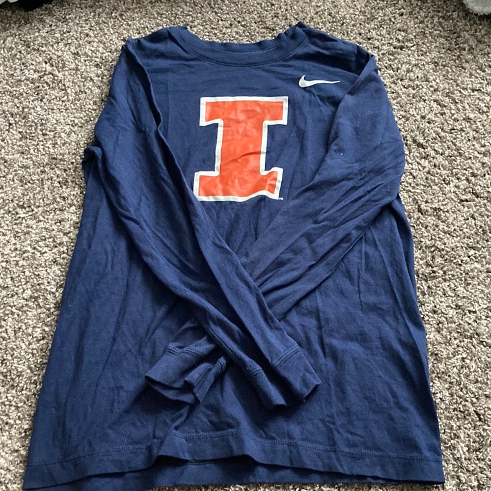 Illinois long sleeve, material is soft.
